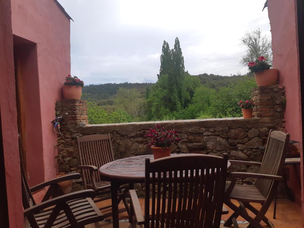 Bonita En La Sierra De Aracena La Presa (Huelva)